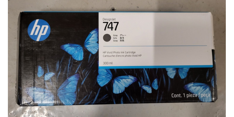 Druckpatrone HP 747 Grau P2V86A Neu OVP Original Designjet Z6 MHD: 03.2025  