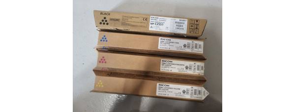 4 Toner Ricoh MP C2551HE Neu OVP A-Ware Original 842061 841505 841506 841507 